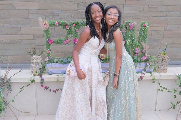 2 Georgia Connections Academy students having fun at the Prom