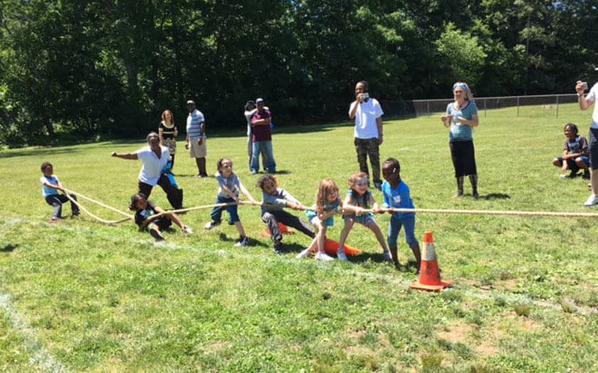 Elementary students play tug of war